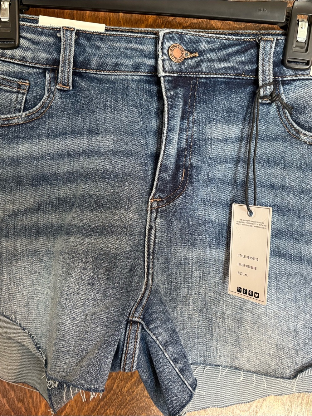 Women's Judy Blue Stretch Denim Shorts - Classic Mid Wash